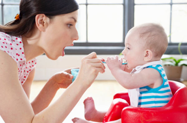 Sai lầm khi chế biến thức ăn cho bé - mẹ cần tránh