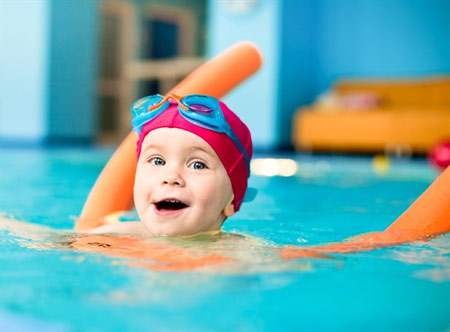 Bí quyết lựa chọn phụ kiện cho bé khi đi bơi