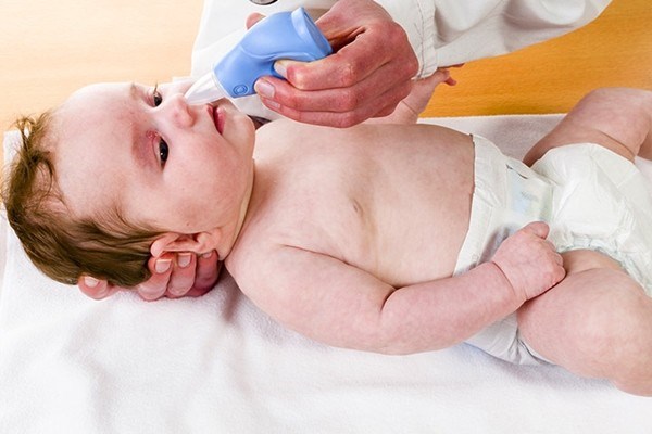 Bình rửa mũi cho bé - Những kiến thức bố mẹ không nên bỏ qua