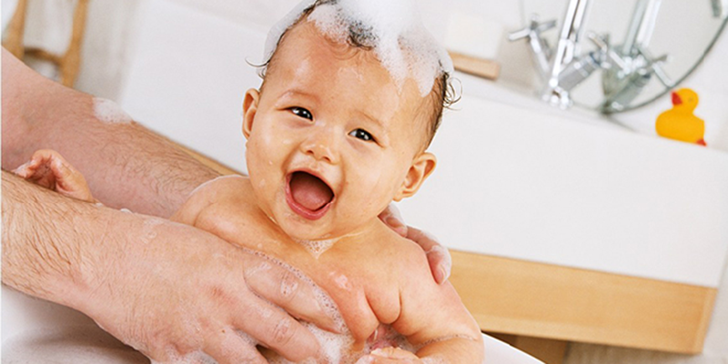 Cách sử dụng sữa tắm chicco cho trẻ sơ sinh