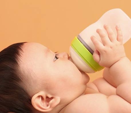 Những lưu ý khi cho bé uống sữa công thức