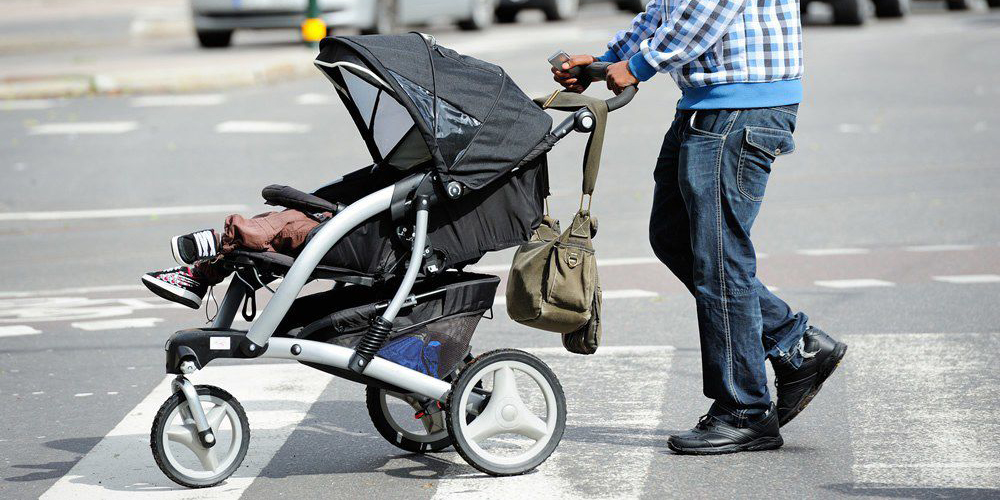 Khi chọn xe đẩy cho bé mẹ cần lưu ý gì?