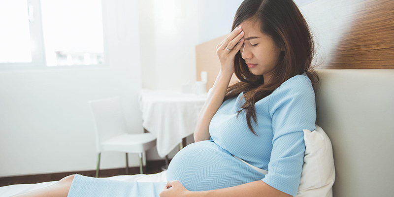 Mang thai 3 tháng đầu mẹ buồn vui lẫn lộn thậm chí cáu gắt bất chợt