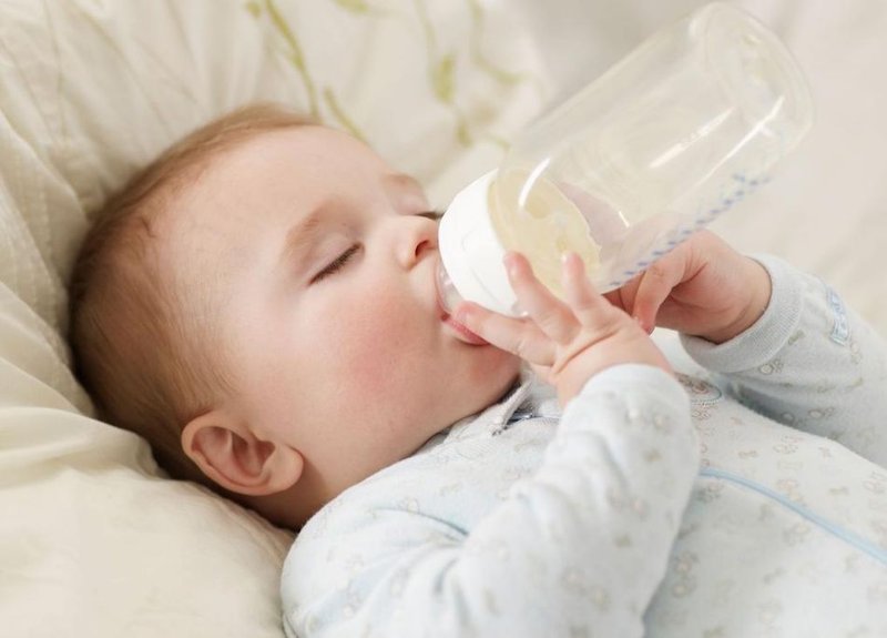 Sữa Aptamil Đức mở ra dùng trong bao lâu thì phải bỏ?
