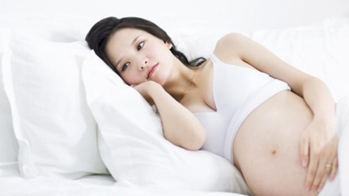 Mang thai bị ra nhiều khí hư có nguy hiểm không ?