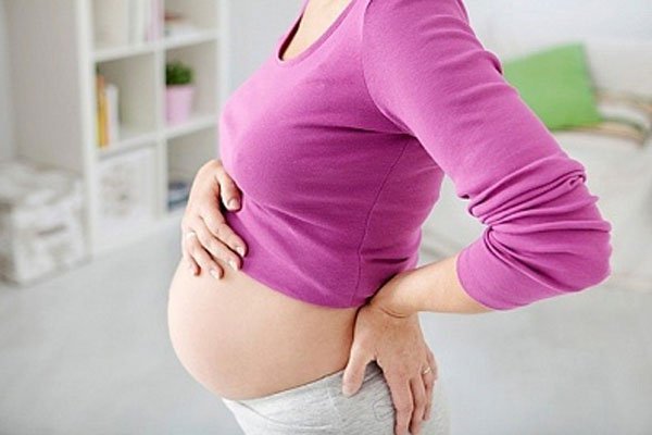 Đau lưng khi mang thai tháng thứ 4 bắt nguồn từ đâu?