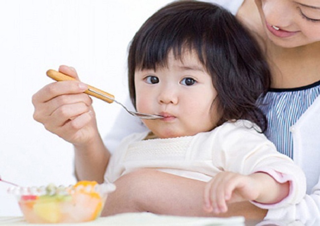 Chế độ dinh dưỡng cho trẻ bị tiêu chảy giúp bé sớm lành dạ