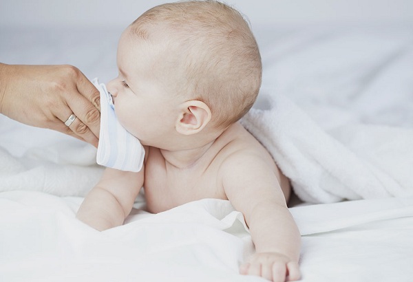 5 nguyên nhân thường gặp nhất khiến trẻ sơ sinh bị nôn trớ nhiều lần trong ngày