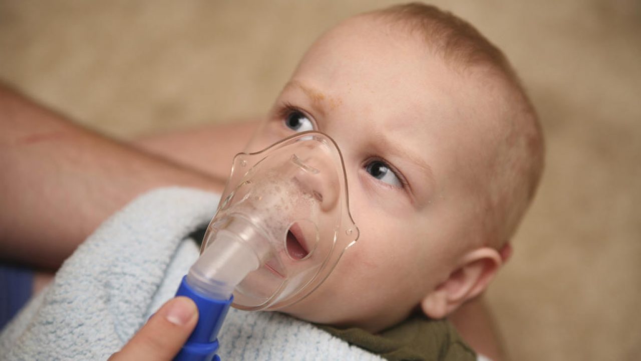 Qúa nửa số trẻ bị ọc sữa và thở khò khè khi mới sinh do nguyên nhân này