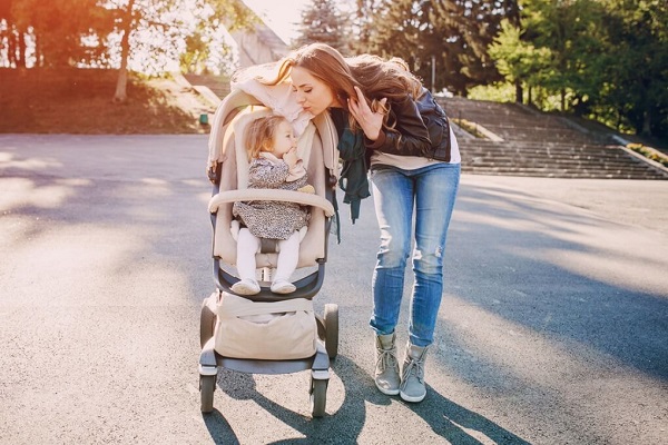 Độ tuổi nào mẹ nên bắt đầu sử dụng xe đẩy cho bé là tốt và phù hợp nhất?