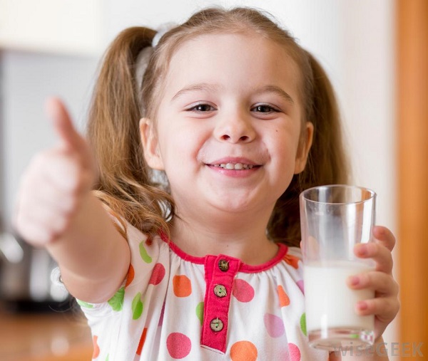 Một số loại sữa tốt giúp bé 3 tuổi cải thiện cân nặng